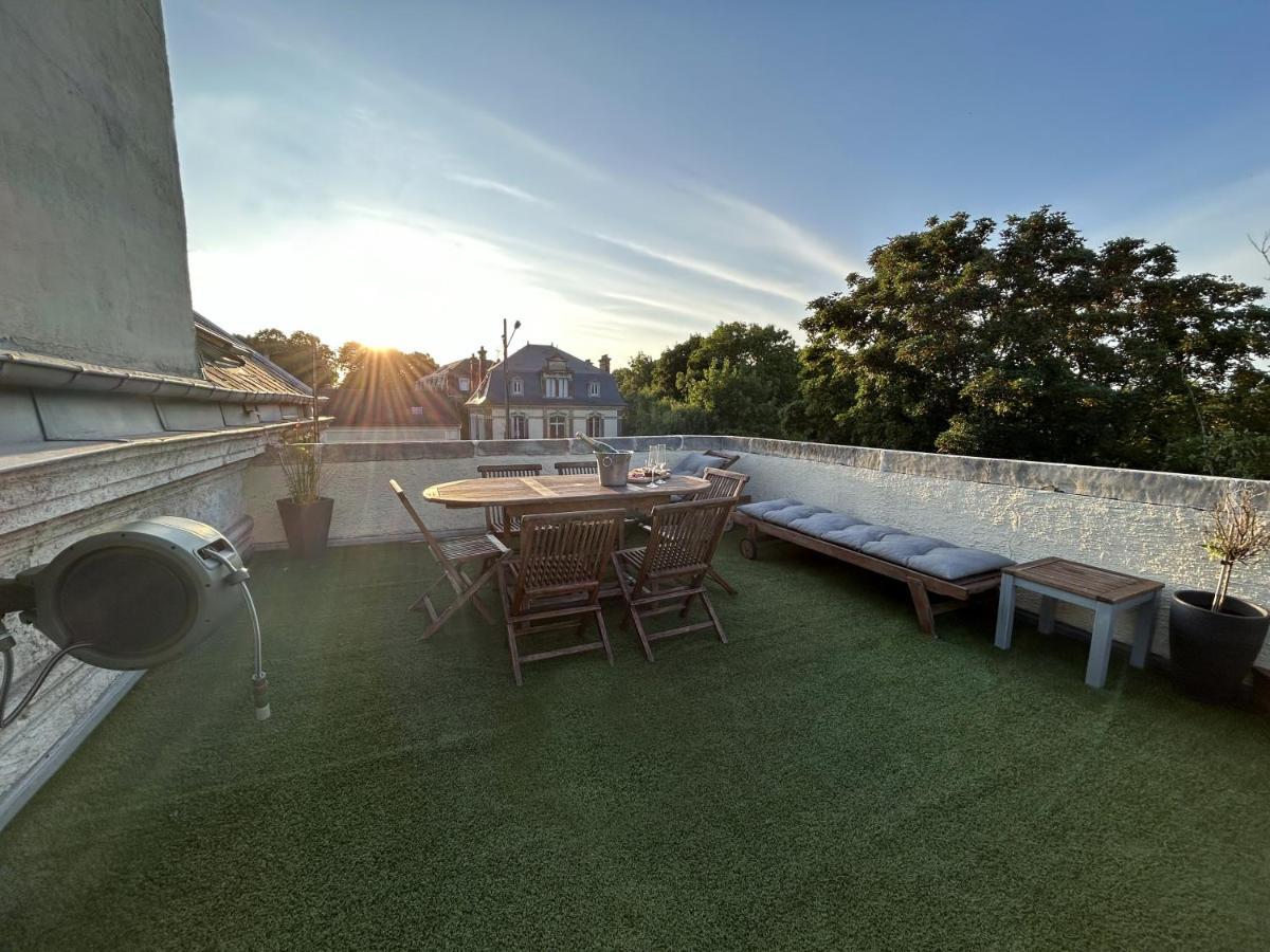 Rooftop - Cosy Flat Centre Senlis Apartment Senlis  Exterior photo